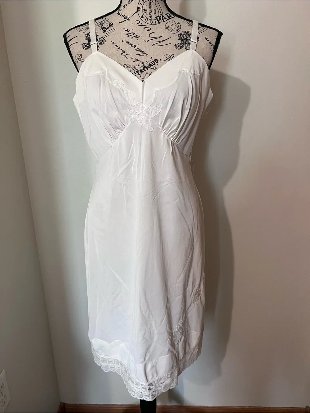 VTG Ivory White Full Slip Dress Floral Lace Embroidered Scallop Medium